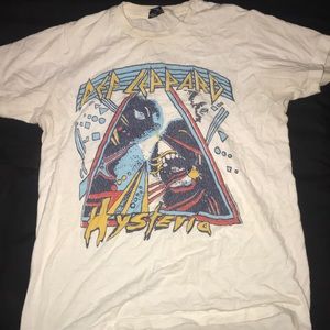Def Leppard tee shirt